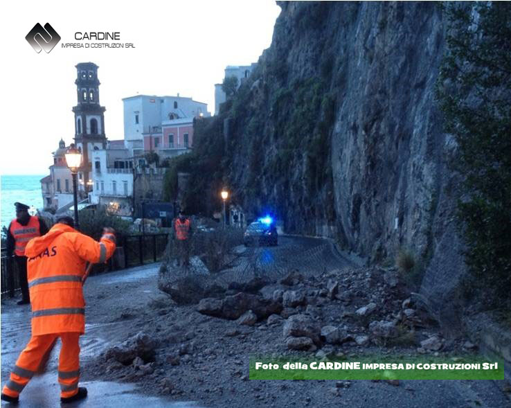 Foto 1, Frana in roccia loc. Castiglione di Ravello (foto della CARDINE SRL)