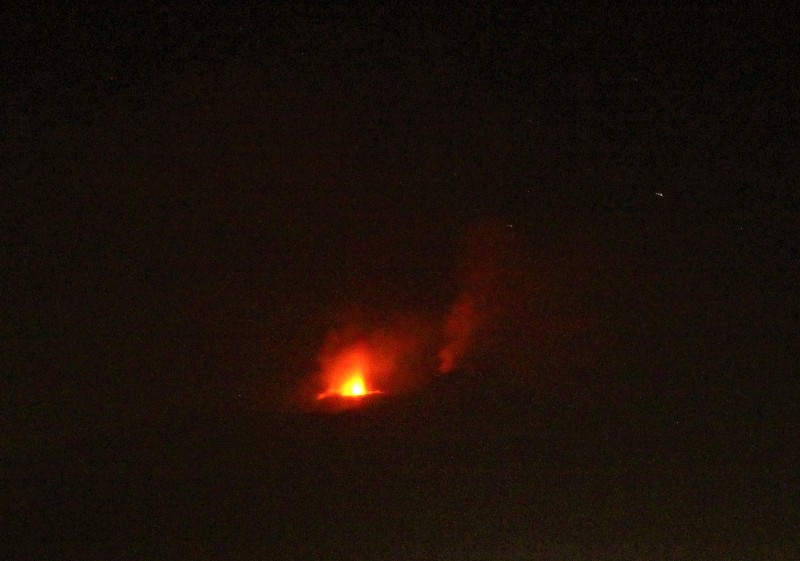 eruzione etna 27 feb 2017 di notte (foto di Guglielmo Manitta)