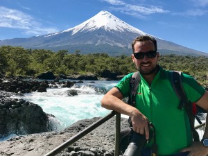 Il prof. Marco Viccaro, coordinatore del gruppo di ricerca, presso il vulcano Osorno in Cile