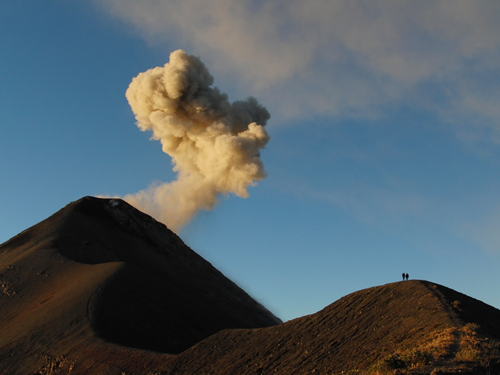 Foto 1 – Eruzione del Volcan de Fuego del gennaio 2012